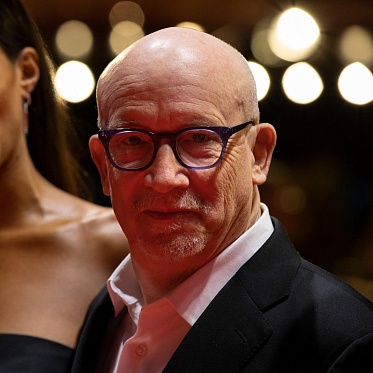 Алекс Гибни работает над документальным портретом Илона Маска Алекс Гибни работает над документальным портретом Илона Маска