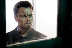 кадр из фильма "Совокупность лжи", актер Леонардо Ди Каприо