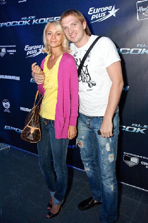 премьера фильма "Бросок кобры", актер Андрей Бурковский со спутницей