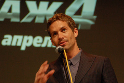 актер Пол Уокер