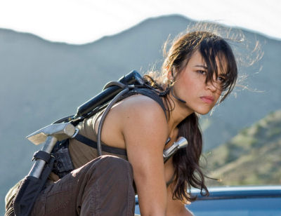 кадр из фильма "Форсаж 4", актриса Мишель Родригес