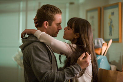 кадр из фильма "Форсаж 4", актеры Пол Уокер и Джордана Брюстер