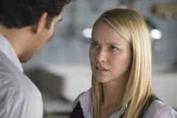 кадр из фильма "Интернэшнл", актеры Клайв Оуэн и Наоми Уоттс