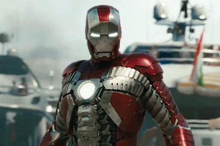 кадр из фильма "Железный человек 2"