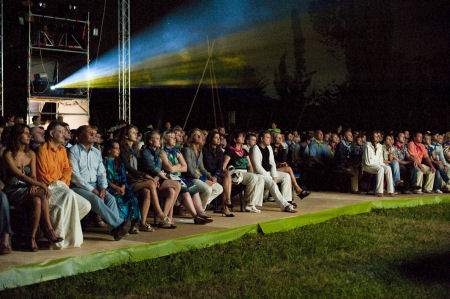 показ фильма "Каникулы строгого режима" на 78 Кинорынке