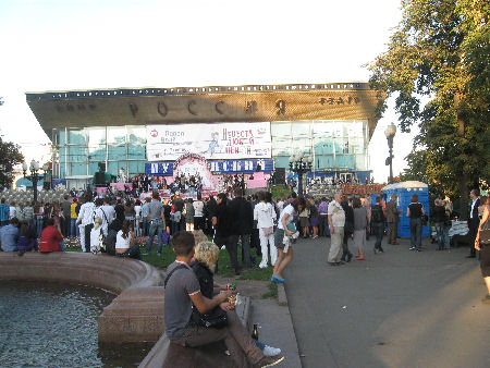 на премьере фильма "Невеста любой ценой"