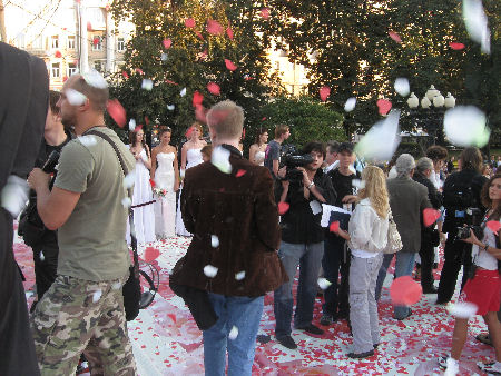 на премьере фильма "Невеста любой ценой"