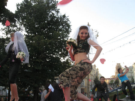 на премьере фильма "Невеста любой ценой"