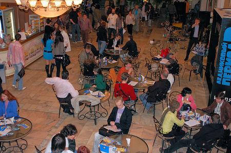 Ночь обожателей кино, фойе кинотеатра "Художественный"