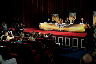 пресс-конференция фильма "Обитаемый остров. Схватка", продюсеры Сергей Мелькумов и Александр Роднянский, режиссер Федор Бондарчук, актеры Алексей Серебряков, Юлия Снигирь, Петр Федоров