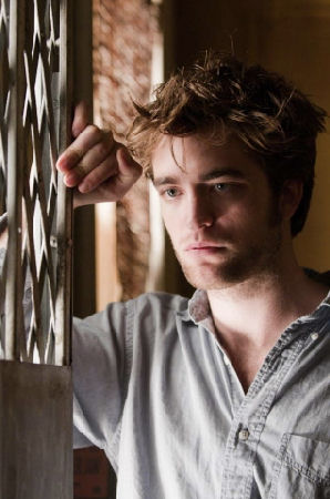 кадр из фильма "Помни меня", актер Роберт Паттинсон