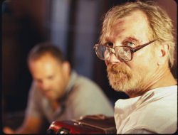 кадр из фильма "Чужие", актер Виктор Бычков