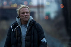 кадр из фильма "Рестлер", актер Микки Рурк 