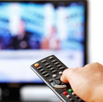 Российские зрители выбирают комедии и военные фильмы Российские зрители выбирают комедии и военные фильмы