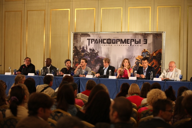 пресс-конференция по фильму "Трансформеры 3: Темная сторона Луны", продюсер Лоренцо ди Бонавентура, актеры Тайриз Гибсон, Патрик Дэмпси, Шиа ЛаБеф, режиссер Майкл Бэй, актриса Роузи Хантингтон-Уайтли, актеры Джош Дюамель и Джон Малкович