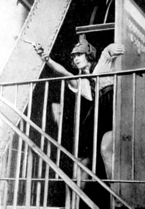 кадр из фильма "Похождения Октябрины"