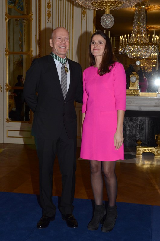 Награждение Брюса Уиллиса Орденом командора искусств и словесности Франции