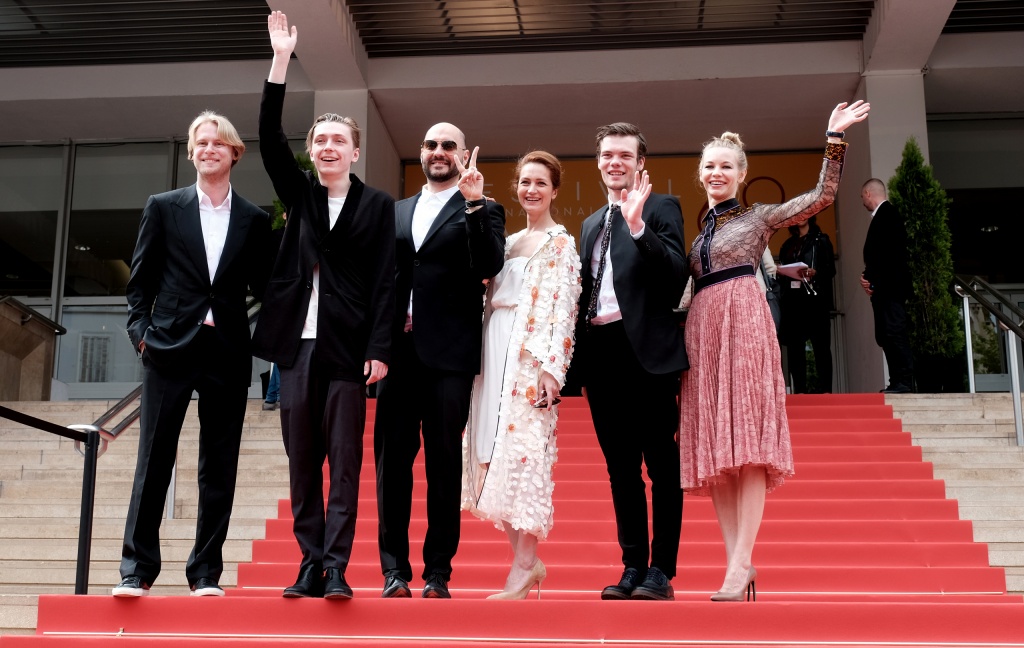 69 Каннский кинофестиваль, съемочная группа фильма Ученик (программа Особый взгляд) на премьере картины 69 Каннский кинофестиваль, съемочная группа фильма Ученик (программа Особый взгляд) на премьере картины