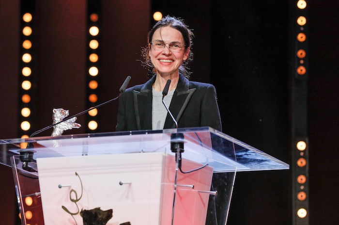 Серебряного медведя за лучшую режиссуру была удостоена Ангела Шанелек за фильм «I Was at Home, But», снятый в копродукции Германии и Сербии