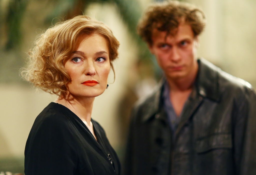 Кадр из сериала Отчий берег