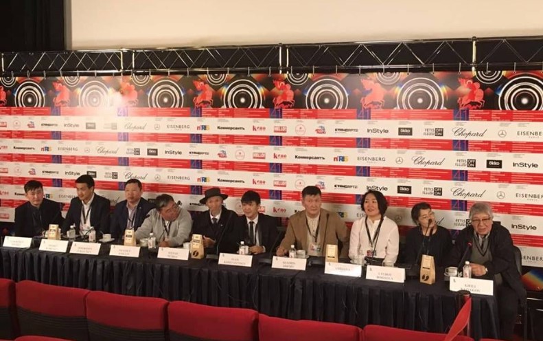 Пресс-конференция по фильму "Надо мною солнце не садится"