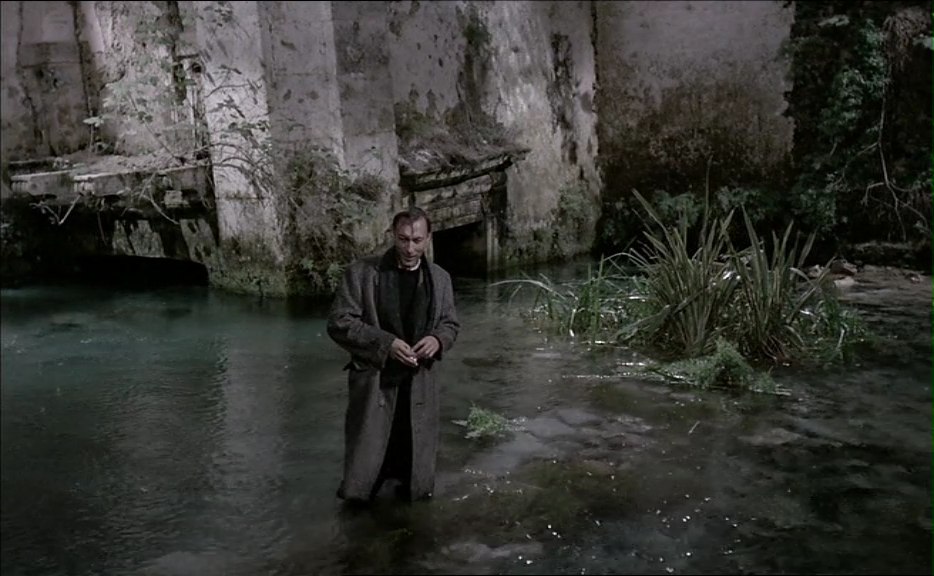 кадр из фильма Ностальгия