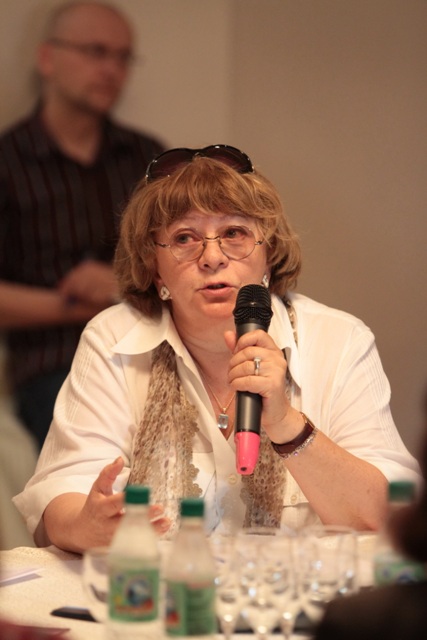 Почетный президент фестиваля Алла Сурикова