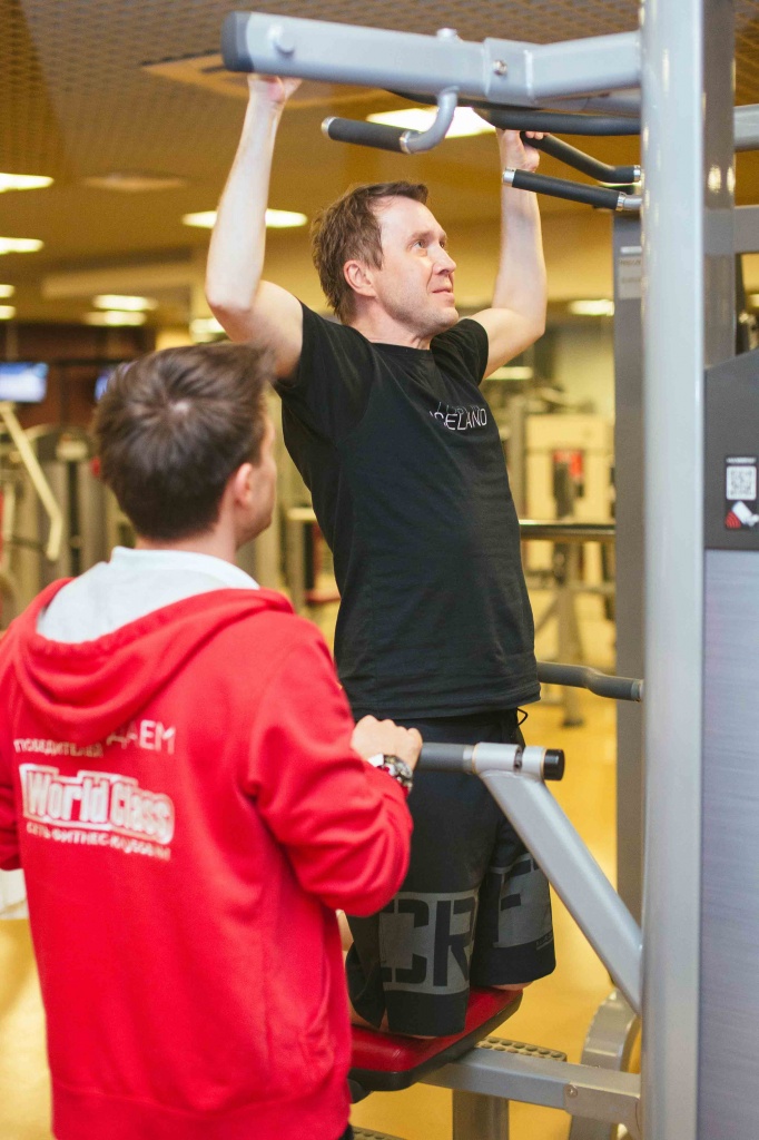 подготовка к съемкам фильма "Время первых", актер Евгений Миронов на тренировке