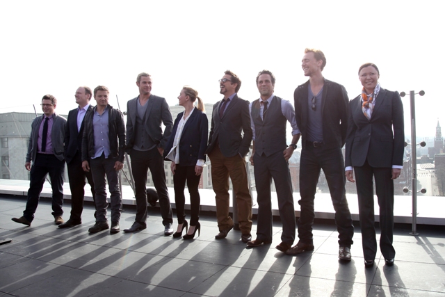 команда "Мстителей" в Москве, Кевин Фейги, Джереми Лэтчем, Джереми Реннер, Крис Хемсворт, Скарлетт Йоханссон, Роберт Дауни-мл., Марк Руффало, Том Хиддлстон, Маринва Жигалова-Озкан