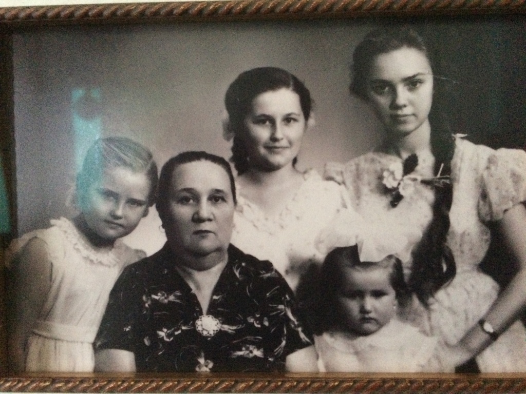 кадр из фильма "Родные"