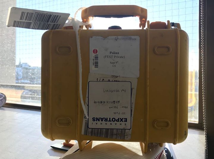 копия фильма Полина, прибывшая из Сингапура