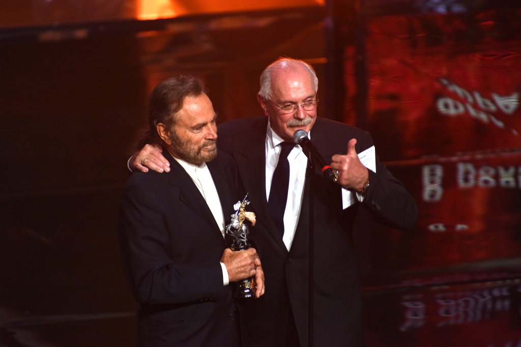 39 Московский международный кинофестиваль, церемония открытия, актер Франко Неро и президент смотра Никита Михалков