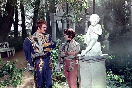 кадр из фильма "Гусарская баллада"