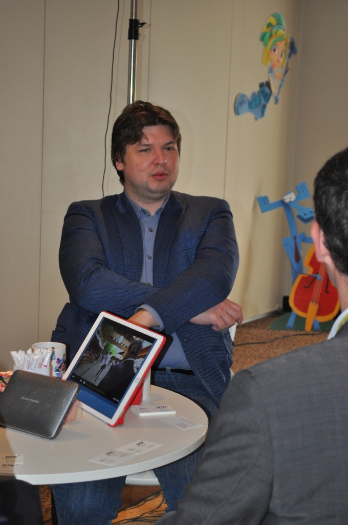 Международный рынок развлекательного контента MIPCOM 2016, беседа на стенде компании Сигнал Медиа, Дмитрий Медников, глава ЦТВ