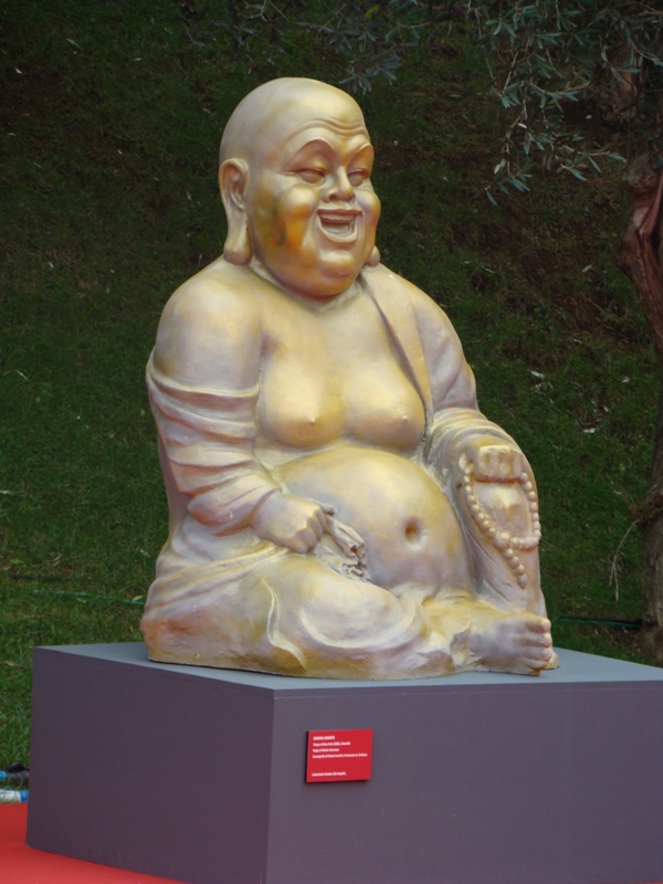 VII Римский международный фестиваль, «Смеющийся Будда» из «Банд Нью-Йорка» Мартина Скорсезе (2002) (экспозиция Данте Ферретти и Франчески Ло Шиаво)