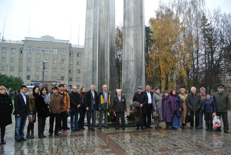 ХI Международный фестиваль военного кино имени Ю.Н.Озерова, артисты у Вечного огня