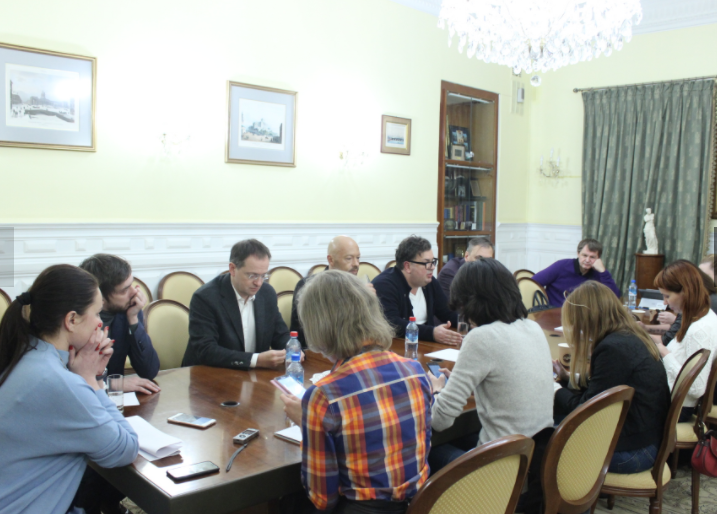 совещание с представителями киноиндустрии по дате релиза фильма Приключения Паддингтона 2