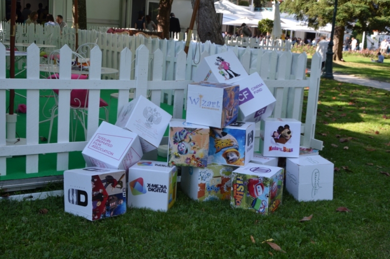 Международный рынок анимации в Анси (MIFA). Кубики-инсталляция