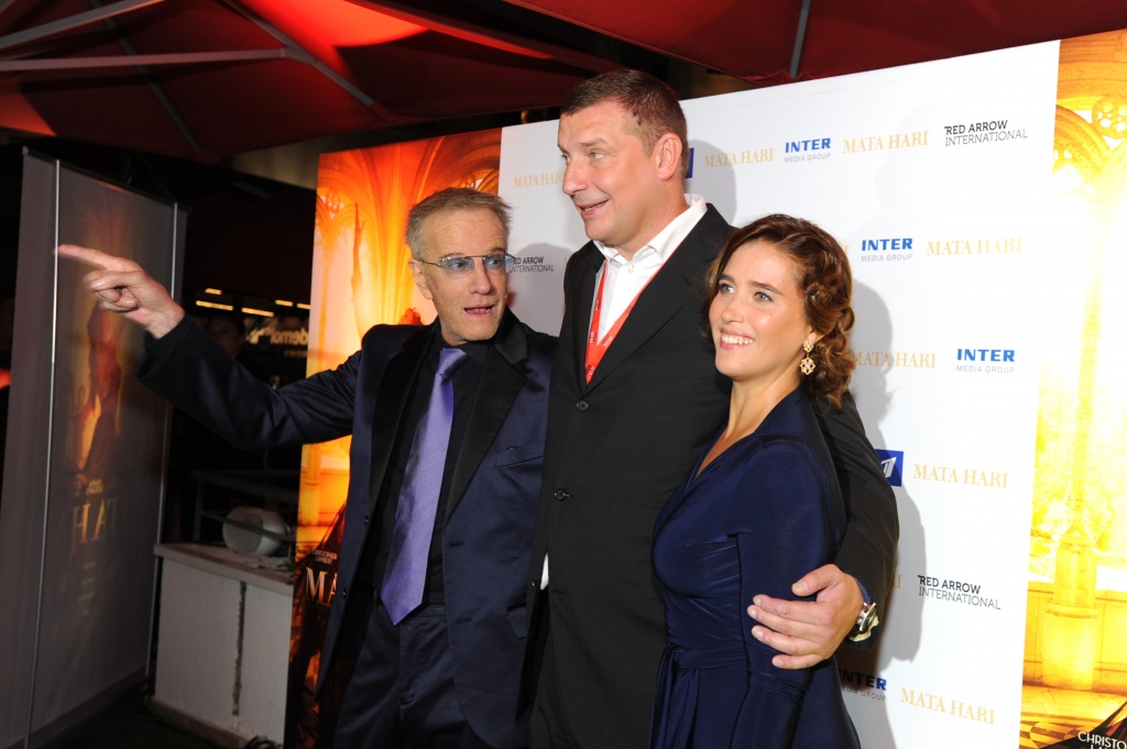 медиарынок MIPCOM 2016, премьера сериала Мата Хари, актер Кристофер Ламберт, продюсер Влад Ряшин, актриса Ваина Джоканте
