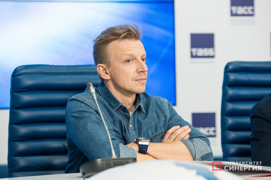 анонсирующая пресс-конференция Недели российского кино в Великобритании, теле- и радиоведущий, член правления WWF Антон Комолов