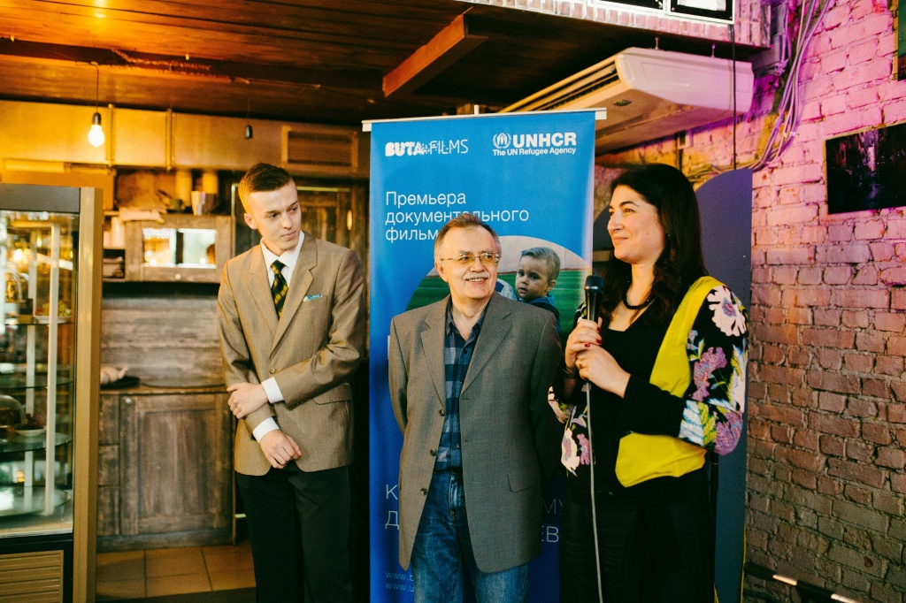 Премьера фильма Бежать от войны, оператор Максимилиан Ваганов, сценарист Олег Колин, режиссер и продюсер Мария Иванова Премьера фильма Бежать от войны, оператор Максимилиан Ваганов, сценарист Олег Колин, режиссер и продюсер Мария Иванова