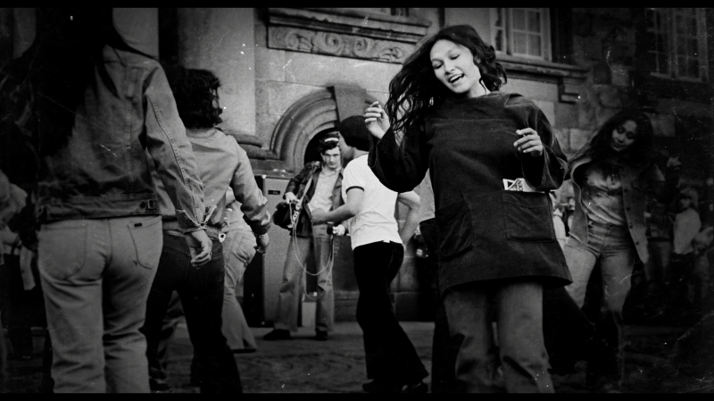 кадр из фильма "Sum&#233; - музыка революции"