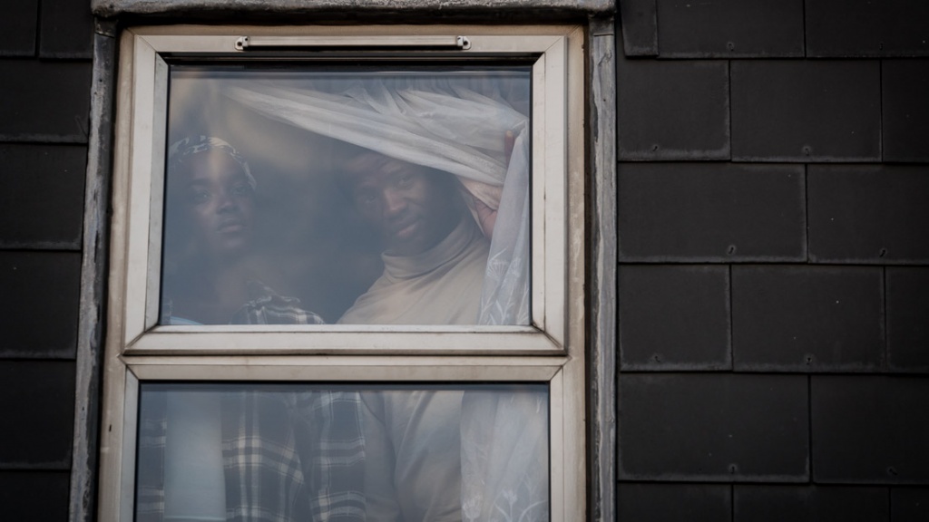 кадр из фильма His House