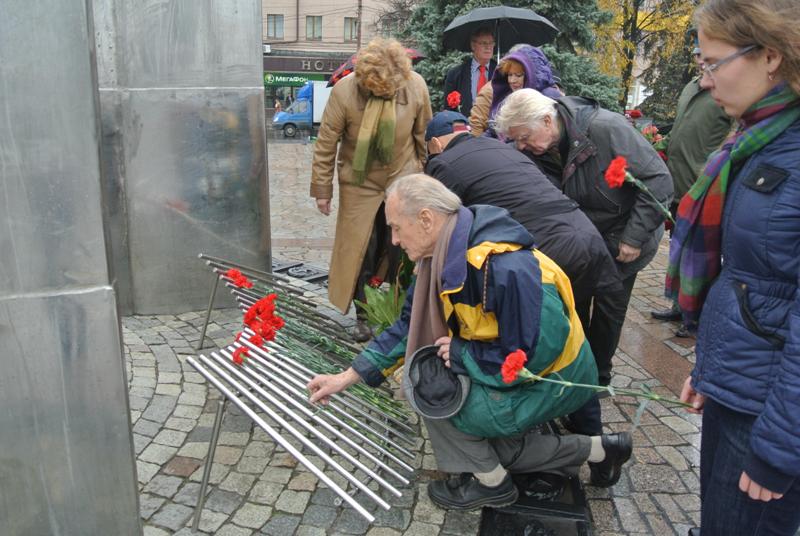 ХI Международный фестиваль военного кино имени Ю.Н.Озерова, возложение цветов к огню