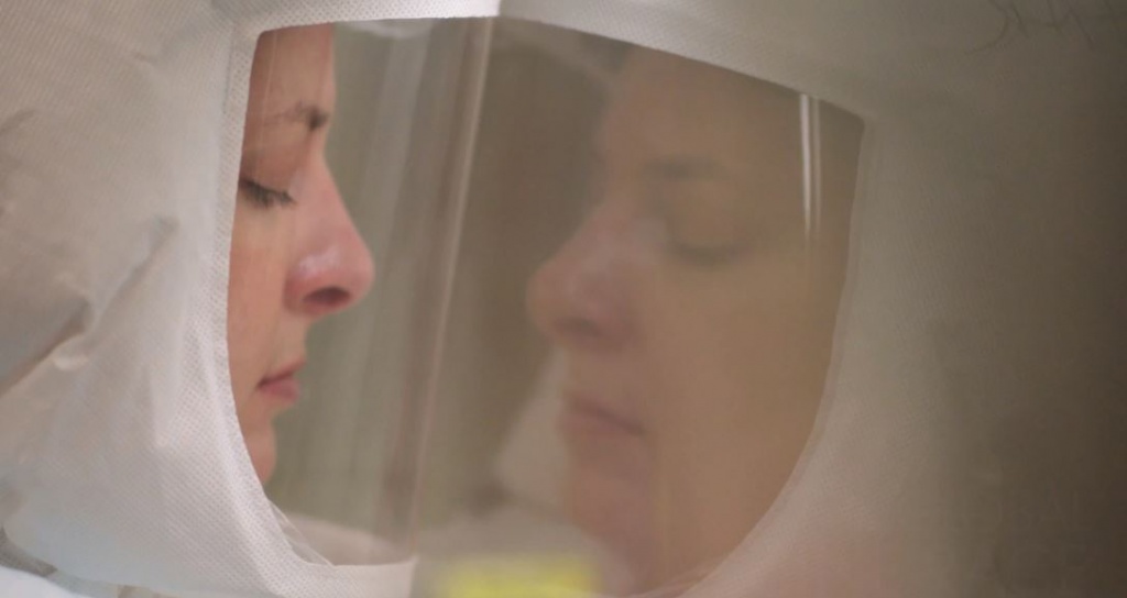 кадр из фильма Глобальная гонка вакцин