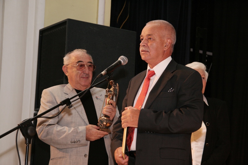 Виктор Афанасьевич Серов Директор западно-сибирской киностудии