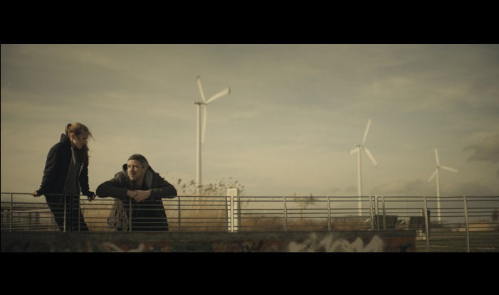 кадр из фильма "Вы тоже гадкие" / "You&rsquo;re Ugly Too"