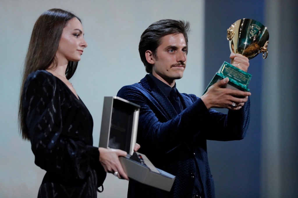 Венеция 2019, Лука Маринелли - Кубок Вольпи лучшему актеру за фильм «Martin Eden»