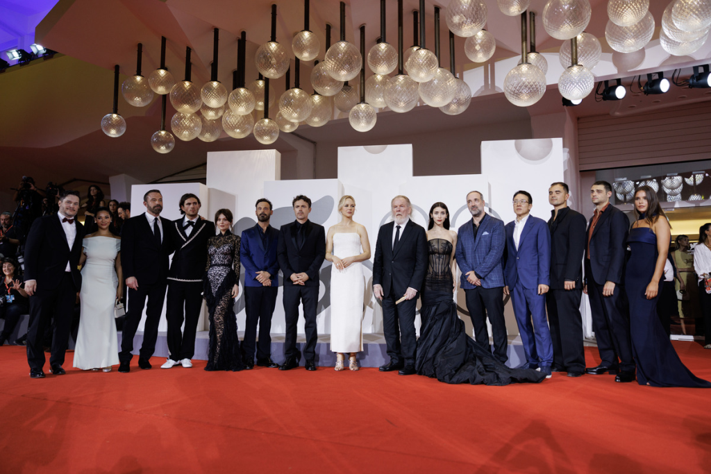 Премьера фильма Компания / Company на 83 Венецианском кинофестивале Премьера фильма Компания / Company на 83 Венецианском кинофестивале