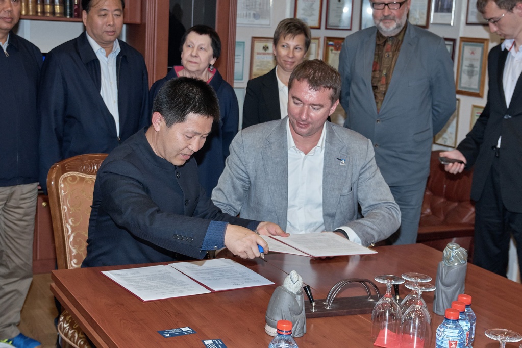 подписание соглашения о стратегическом сотрудничестве между киностудиями Ленфильм и Западное кино (Western Movie GroupCo)